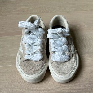 STRAYE Logan Puff in Cream